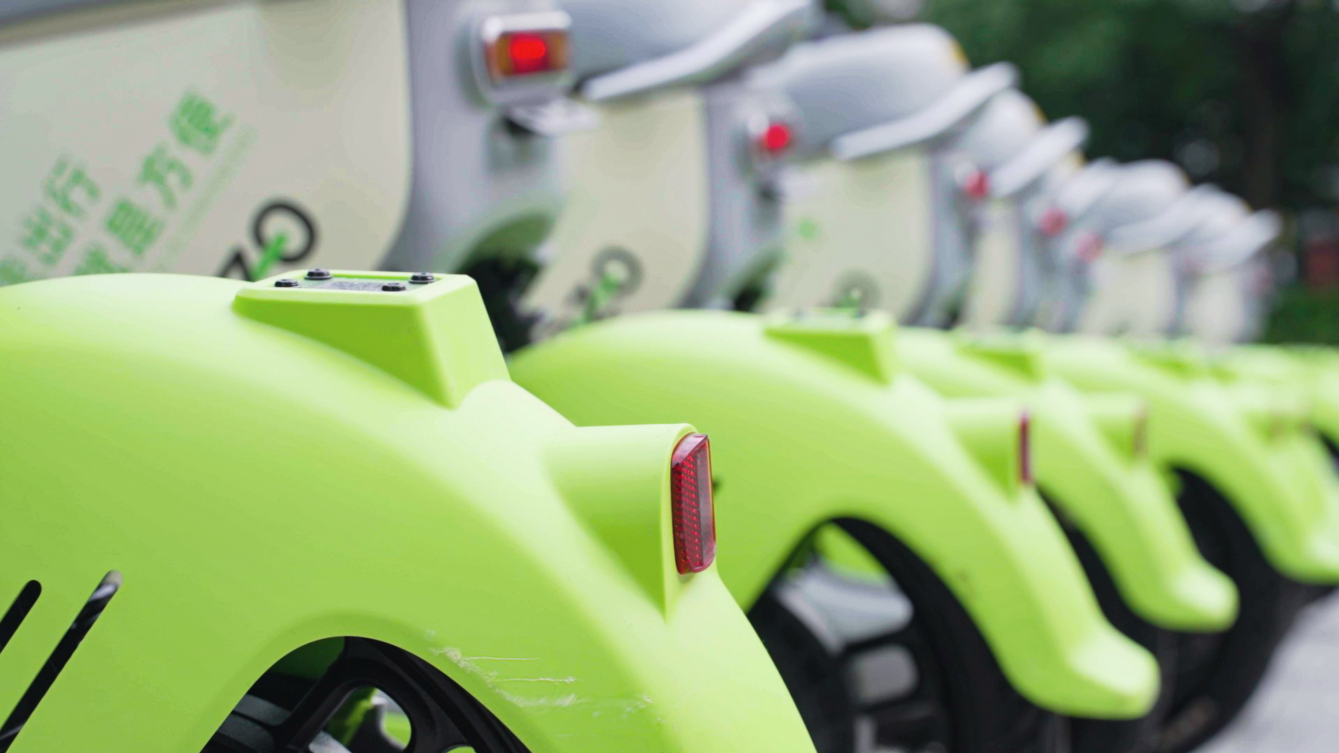 共享電動(dòng)車擺放整齊 共享電動(dòng)車擺放整齊